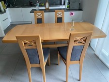 Esstisch mit 4 Stühlen
