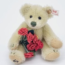 Steiff Teddybär Mai mit Rosen aus dem Ewigen Kalender 027307 Mohair