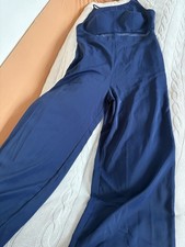 Jumpsuits- in wunderschönem Blau 