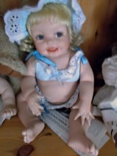 Porzellan Puppe   " SALLY "  Vollporzellan  ( Vitrinenpuppe )