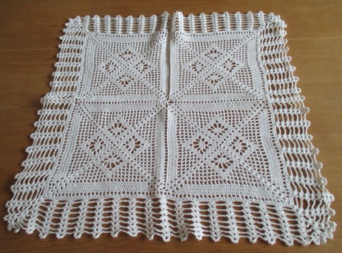 Tischdecke gehäkelt