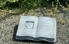 Grabschmuck Buch "Du lebst in unseren Herzen" Steinguss frostfest wetterfest
