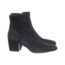 Donna Carolina, Stiefeletten