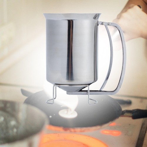 Pfannkuchenteig spender hand - pfannkuchenteig,