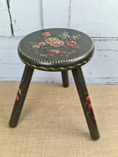 Kleiner runder Hocker Vintage signiert grün Blumen handbemalt Volkskunst Stil