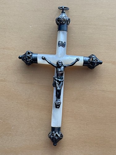 Wunderschönes brustkreuz aus - brustkreuz,