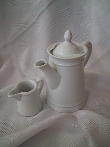 Weiße porzellan kaffeekanne - weiße,