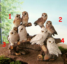 2 Schneeeulen Eulen Baumstamm 14cm sitzend Eule Wald Figur Deko Kauz Uhu weiß