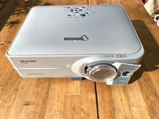 Sharp PG-B10S LCD Projektor mit Tasche und Zubehör