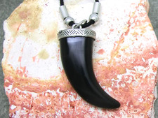 Großer Zahn Anhänger schwarz