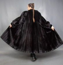 7483 WUNDERSCHÖNER ECHTER NERZ MANTEL PELZ SWINGER EXTRA LANG PELZ SCHÖNE OPTIK GR M