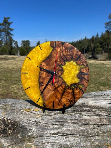 Wanduhr aus olivenholz mit - wanduhr,