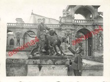 Deutsche Soldaten am Eingang Schloss Chateau Chantilly Frankreich