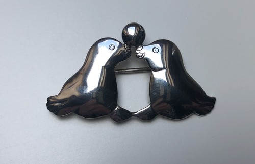 Brosche tiermotiv 2 seehunde - tiermotiv,