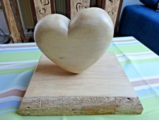 Sockelbrett mit Herz,Tisch-Deco, massiv Eiche+Fichte reine Handarbeit, Höhe 18cm