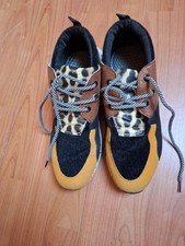 Ausgefallener Damenturnschuh