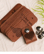6 St Etiketten mit Buchnieten Labels Handmade Nähen Kunstleder Neu Häkeln braun