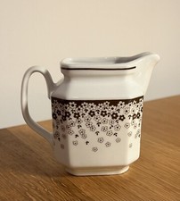 Arabella Atelier Porzellan Milchkännchen Weiß Braun Blüten Vintage 80er Top