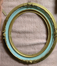Antik  Holz  Bilderrahmen oval in mint / gold  lichtes Maß 25 x 29 cm
