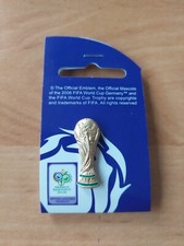 FIFA WM Pokal als Pin / 2,7 cm