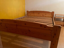 Jugendbett 150x200cm mit dazugehörigem Nachttischchen 