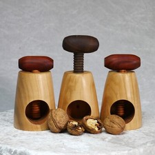 Nussknacker aus Kirschholz mit Spindel