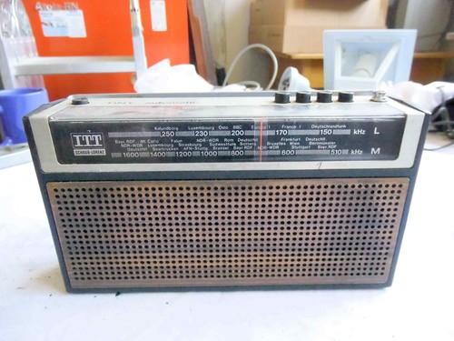 Altes kofferradio mit marke - altes,