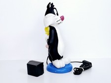 Lampe Sylvester hält Tweety