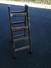 1 hölzerne Trittleiter ( Wiener) 4 Stufen , gut erhalten 