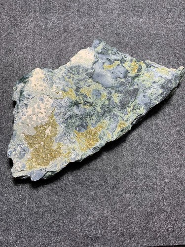 Granat andradit demantoid - granat, andradit/demantoid