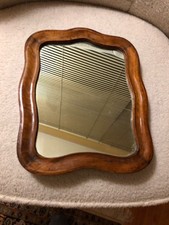 Geschwungener Holzrahmen