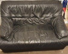 IN BERLIN:  Schwarzes Ledersofa   130 x 90 x 80cm
