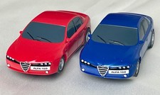 Hornby Micro Scalextric 2x Alfa Romeo 159 blau und rot 1:64 Topzustand