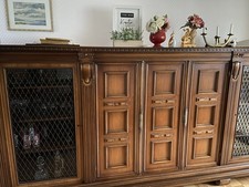 Hochwertiger massiver Holzschrank / Anrichte /