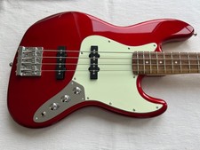 E Bass Squier by Fender Jazz