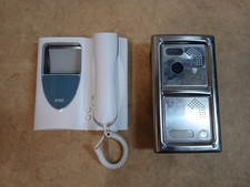 Videowechselsprechanlage von Urmet Domus