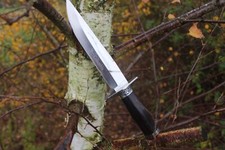 Outdoormesser mit feststehender Edelstahlklinge und schwarzem Pakkaholz-Griff