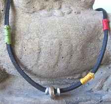 Herren Kette neu Leder Halskette schwarz Surferschmuck rot Männer Lederkette