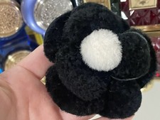 CHANEL Kamelie Lammfell