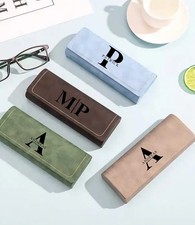 Personalisierbares Brillenetui aus veganem Leder – Geschenk, Vintage & modern