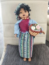 Künstlerpuppe Sammlerpuppe dunkelhäutiges Mädchen ca. 30 cm Schaufenster Deko