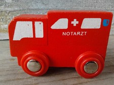 Holzauto - Notarztwagen -