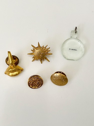 Konvolut chanel pins - chanel,