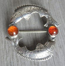 Design Brosche 2 stilis. Fische Bernstein Cabochons Silber 835 K  T 11 Kramer ?