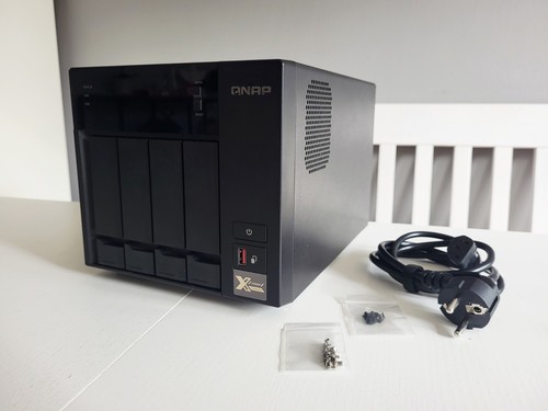 Qnap tvs 472x 32gb bay - tvs-472x-i7,