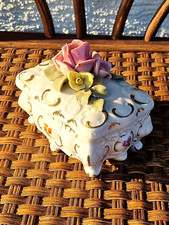 Porzellandose mit Deckel 