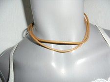 Pippa Jean Halskette goldfarbend / braun Lederband gestempelt / signiert Nr. 632