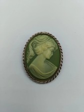 Vintage Kamee-Brosche in Grün & Creme