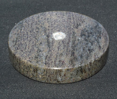 Runder sockel aus granit - runder,