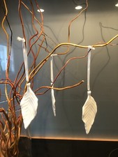 Hängedeko Blatt aus Knochenporzellan